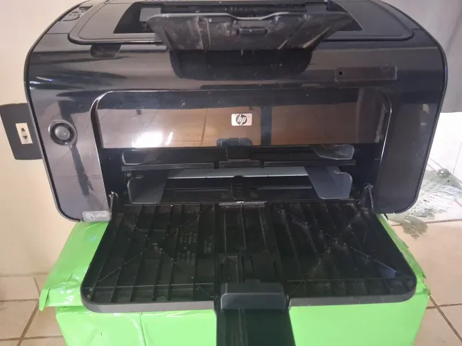 Impressora HP LASERJET P1102w wi-fi laser toner wireless sem fio. Grátis conversor energia