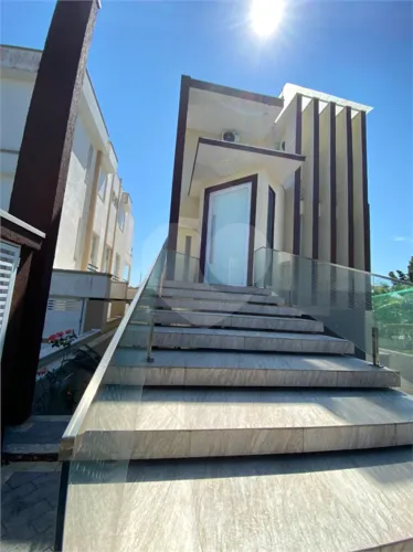 Casa à venda com 5 quartos, sendo 4 suítes, no condomínio Aruã, Mogi das Cruzes - SP