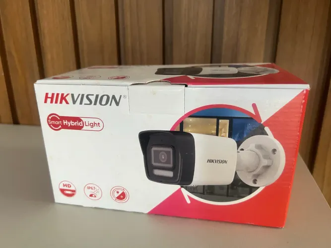 Câmera IP Hikvision DS-2CD1023G2-LIU 2MP Full HD (Nova na Caixa)