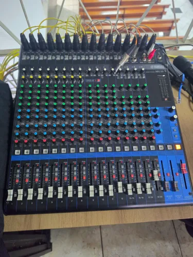mesa de som yamaha 20 canais pouco uso