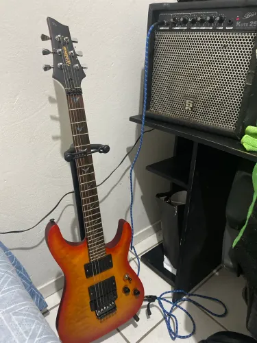 Guitarra Waldman + amplificador + acessórios