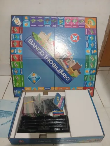 Jogos de mesa banco imobiliário e fato ou fake