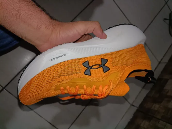 Tênis masculino Tênis masculino under armour original zerado n38 por apenas 300 reais