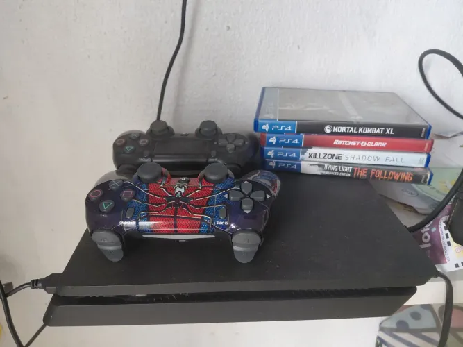 PlayStation 4 slim 1TB