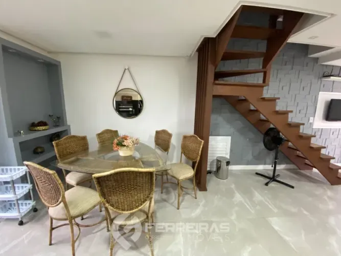 Locação Anual de Casa 2 Dormitórios: Mobiliada com Sacada e Excelente Localização