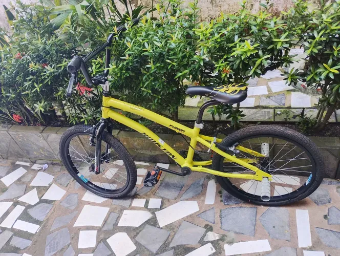 Bicicleta Cross aro 20 muito nova