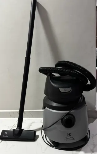 4.6 (7868) Aspirador Pó e Água Electrolux 1400w 18L Smart com Função Sopro Cinza (A10N1)
