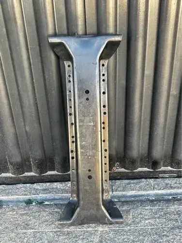VENDE-SE TRAVESSA DO CHASSI MERCEDES 1718