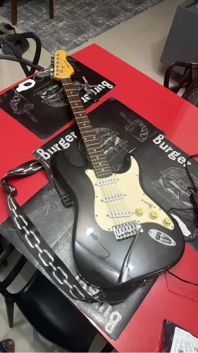 Kit Guitarra Hurricane + Amplificador Meteoro MG10