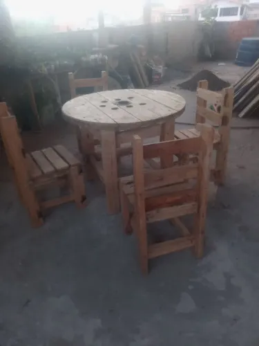 Mesa com 4 cadeiras