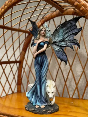 Escultura Fada com Lobo e Coruja 41cm em Resina