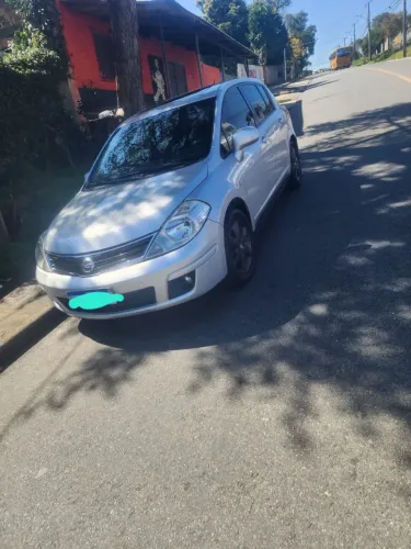 Nissan Tiida SL 1.8/1.8 Flex 16V Mec. 2011