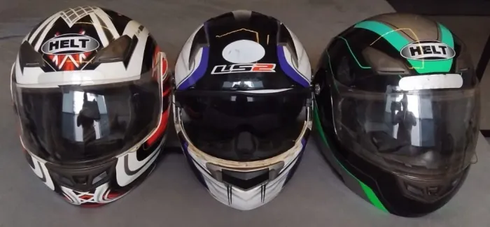 02 CAPACETES HELT E UM CAPACETE LS2 USADOS - TAMANHOS 60