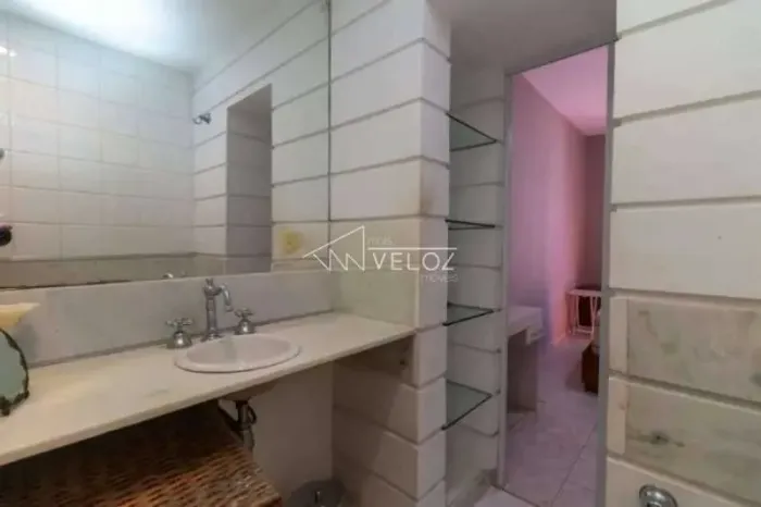 Apartamento : / Residencial / Humaitá