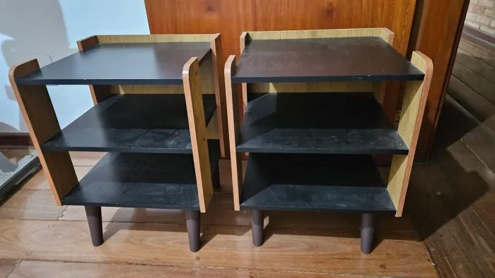Mesa de cabeceira preta