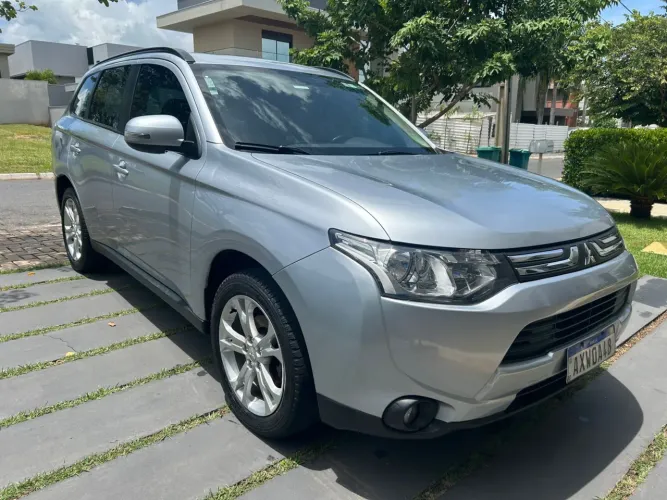 Mitsubishi Outlander 2.0 16V 160cv Aut. 2014