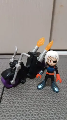 Imaginext Teen Titans Go! Ravager (Rose Wilson) + Moto Original Fisher-Price
