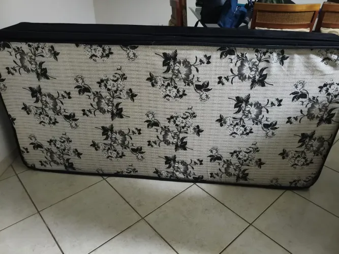 Cama box com colchão embutido