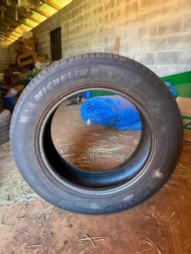 01 (UM) Pneu Michelin 205/60R16 92V Primacy 4+