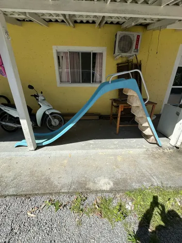 Vendo escorregador para piscina.