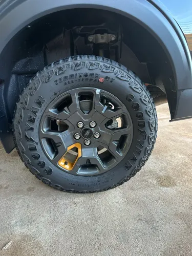 Pneus 235/65 R17 ORIGINAL