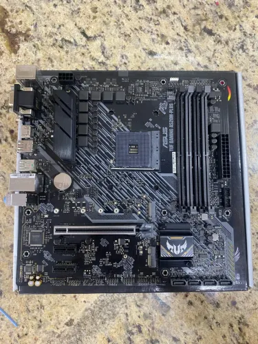 A520M Asus TUF Plus AM4 com Caixa