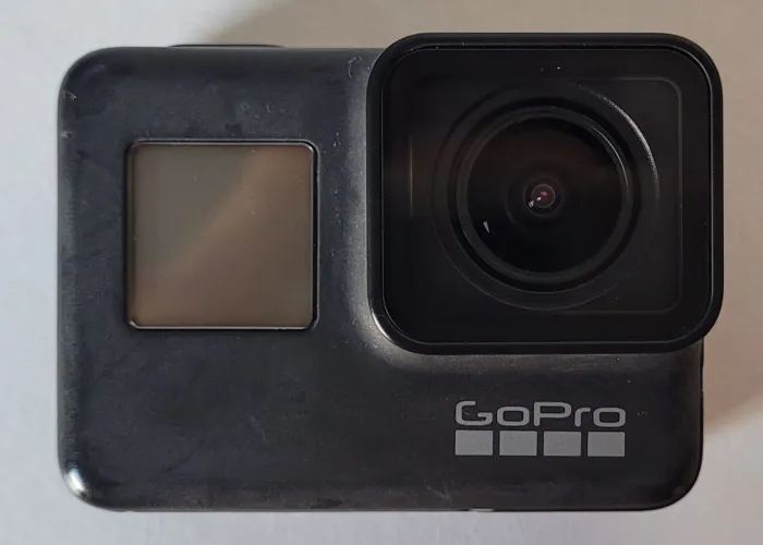 GoPro Hero 7 Black + bateria extra + carregador externo para 2 baterias + acessórios