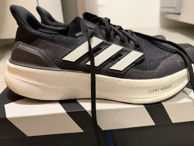 Tênis adidas Ultraboost 5 - Pouco usado