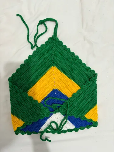 Blusinha de crochê cores do Brasil