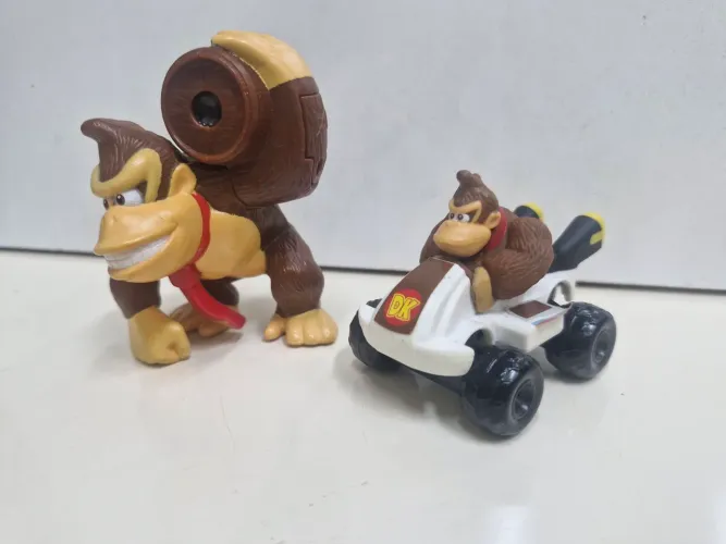 Kit 2 bonecos Donkey Kong Nintendo McDonald's Mario kart coleção