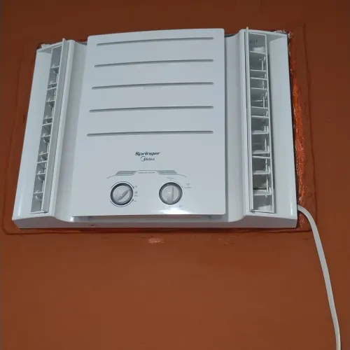 Vendo um ar condicionado em perfeito estado funcionando perfeitamente 7.500 BTUs