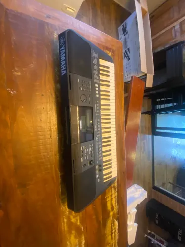 Teclado Yamaha Psr-e463 Semi-novo + Interface Áudio + Fonte (Usado)