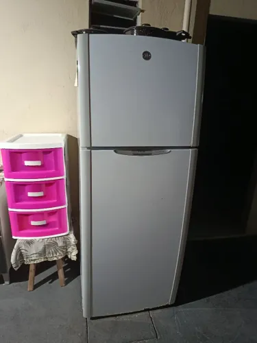 Vendo geladeira fros free 410 litros 