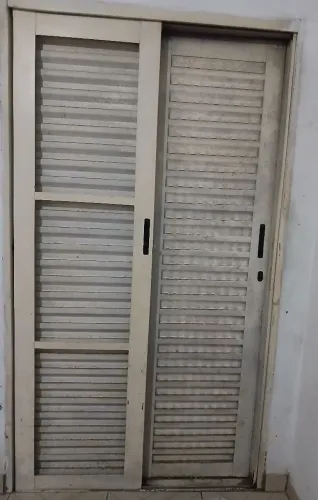 Porta balcão para quarto ou varanda...dm bom estado do precisa pintar!!!