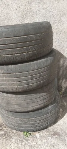 Vendo 4 pneus aro 15 dois meia vida excelente e dois que dão para reaproveitar