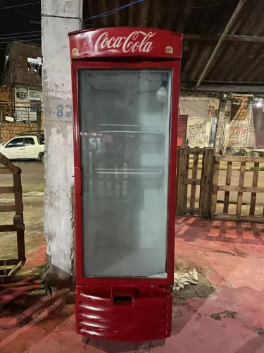 Expositor Vertical de Bebidas da Coca cola gelando bem