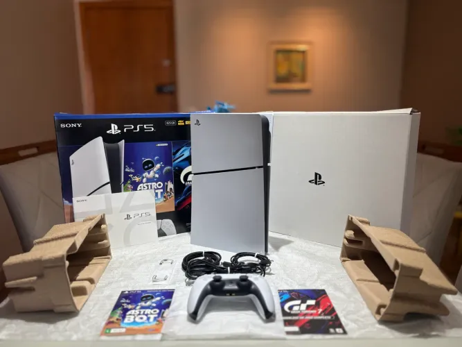 PlayStation 5 (PS5) + 2 Jogos