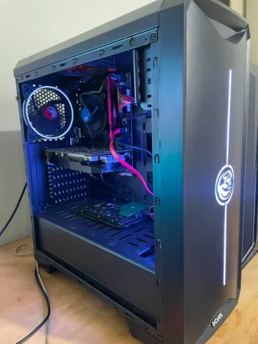 COMPUTADOR DE MESA COM TELA