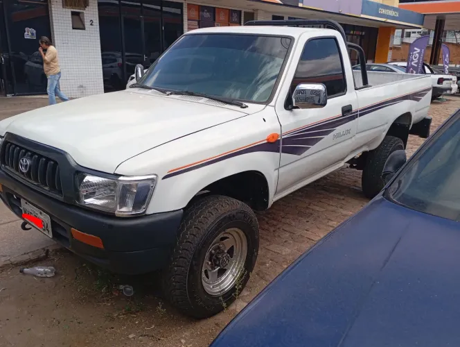 Toyota Hilux CS DX 4X4 3.0 8V 90cv Diesel 2003