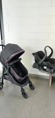 Carrinho de Bebê com bebê conforto Olympus Galzerano