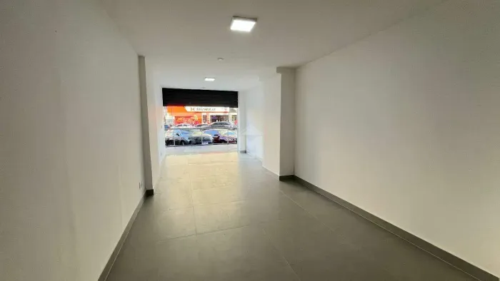 Livia Machado imóveis, aluga loja de 59m², em Bento Ferreira