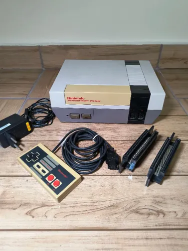 Nintendinho NES (não lê cartucho) + Controle + Fonte + 2x Leitores extras