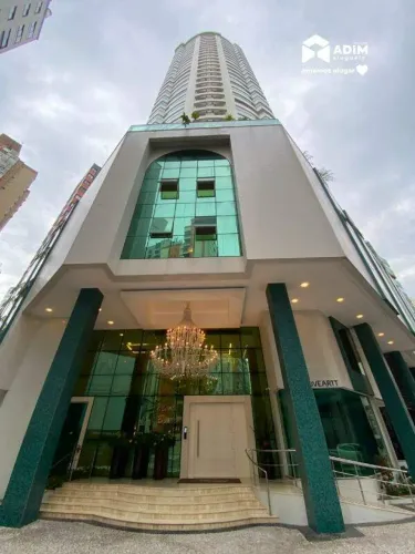 Apartamento mobiliado com 3 suítes, varanda gourmet e vista mar em Balneário Camboriú.