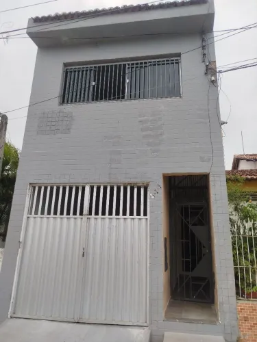 Prédio residencial com 4 apartamentos