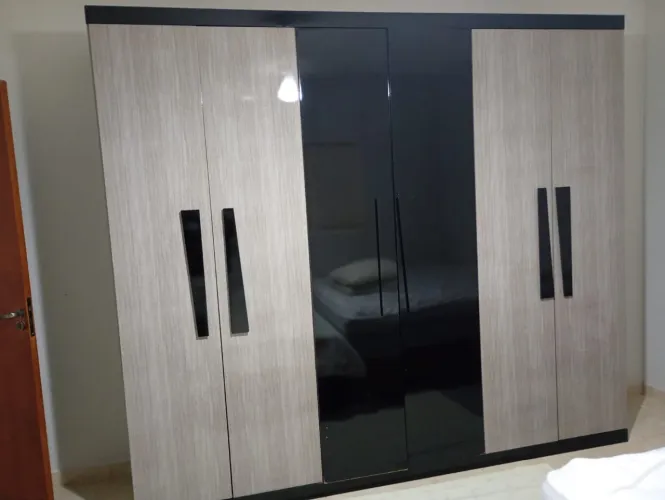 Guarda roupa 2,73 de largura. 2,40 de altura