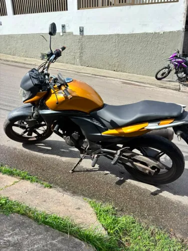Vendo essa CB 300 4 mil