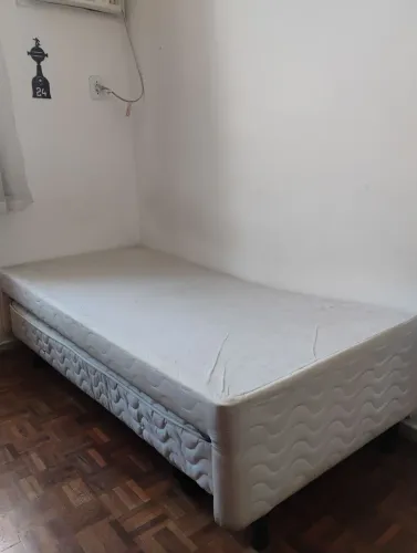 Bicama bem conservada com colchão