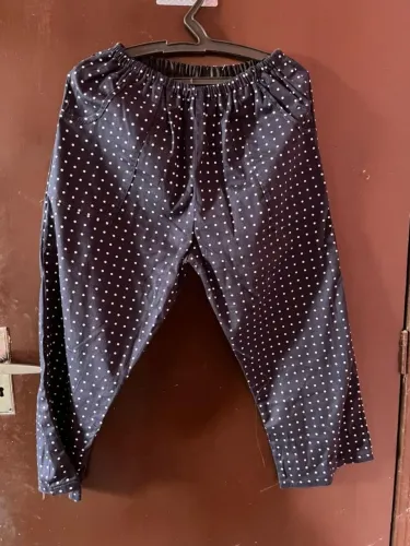 Calça Brim cropped. 