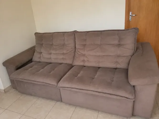 Sofa Modular em Veludo Marrom com Acento Retrátil e Encosto Reclinável