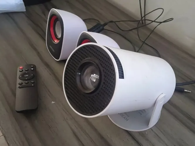 Vendo projetor semi novo